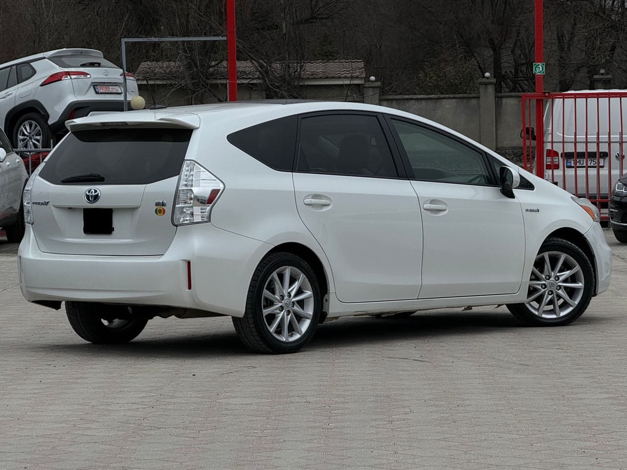 2014 Toyota Prius Plus / V — Miniatură 2