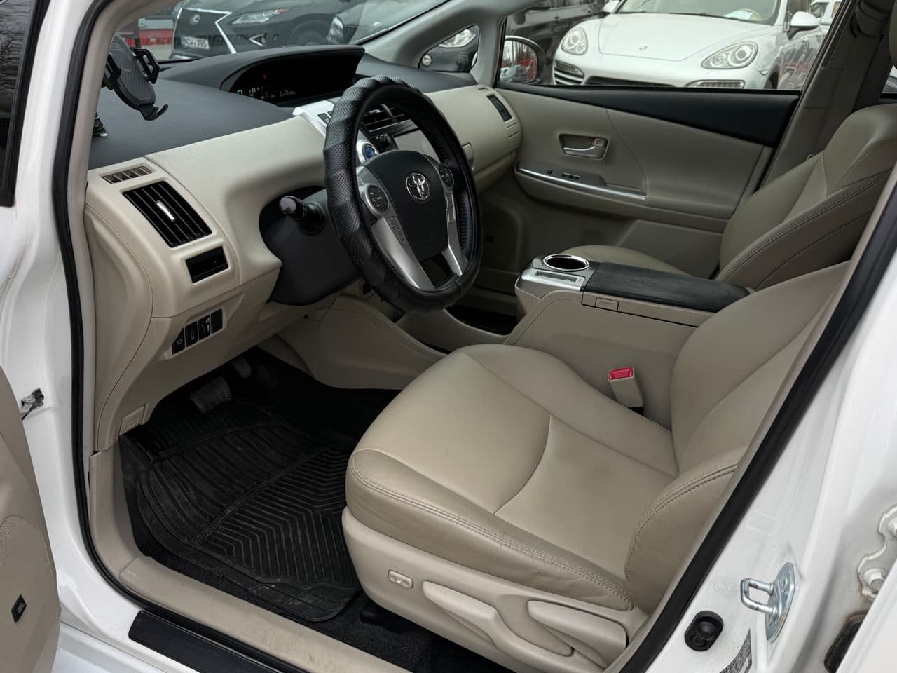 2014 Toyota Prius Plus / V — Miniatură 5