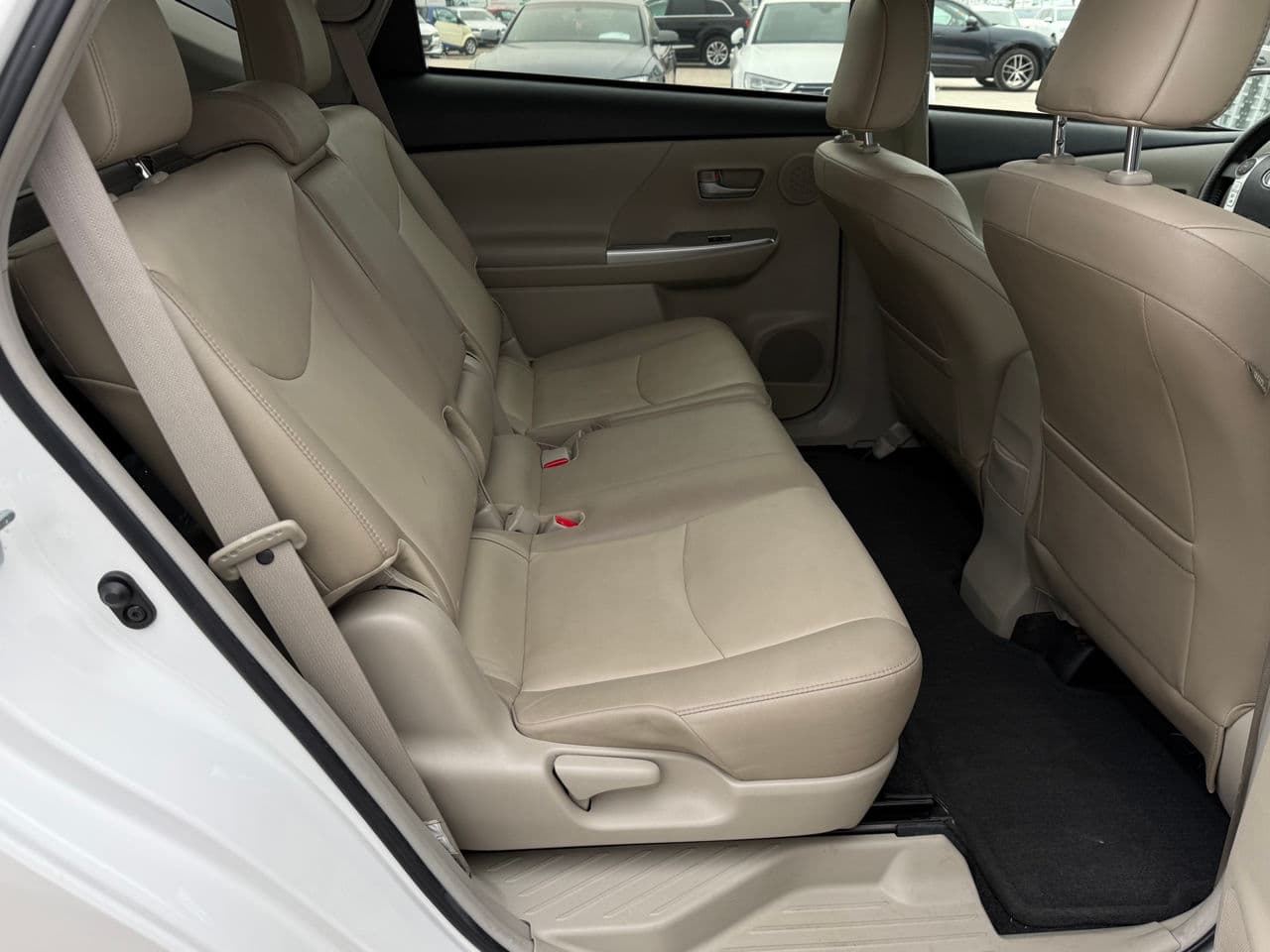 2014 Toyota Prius Plus / V — Miniatură 8