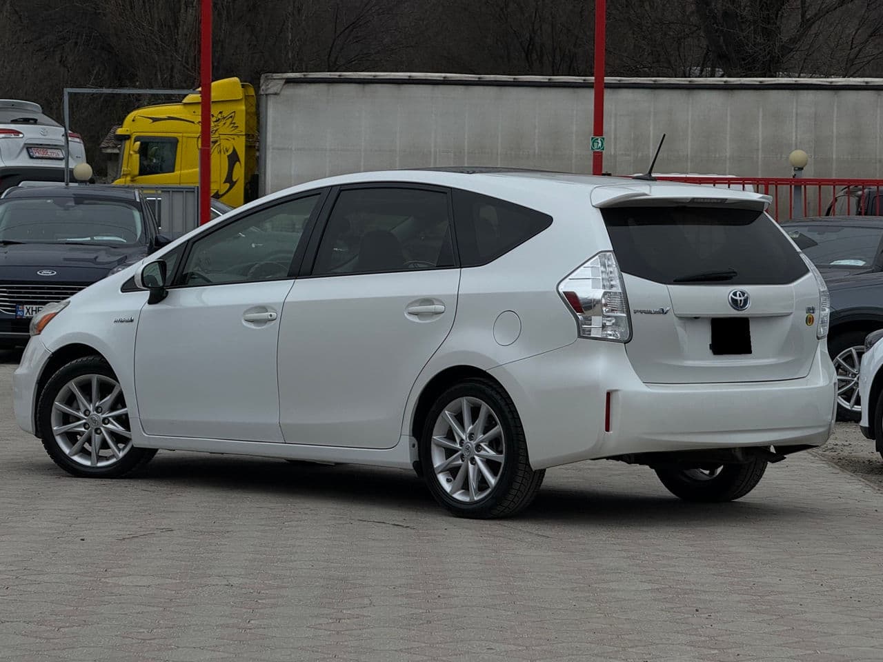 2014 Toyota Prius Plus / V — Miniatură 3