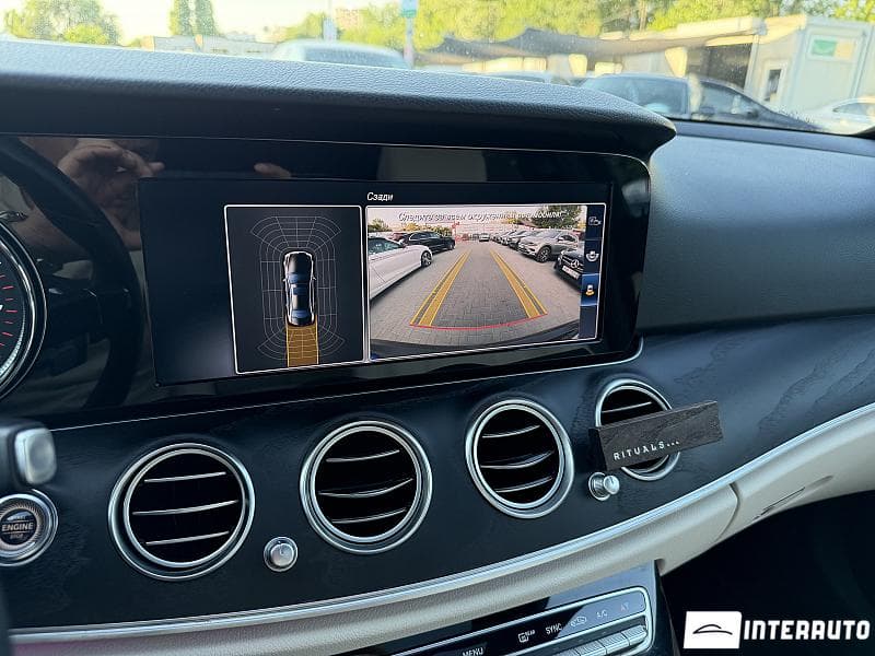 2017 Mercedes E 300 — Miniatură 13