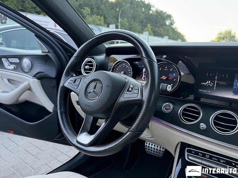 2017 Mercedes E 300 — Miniatură 12
