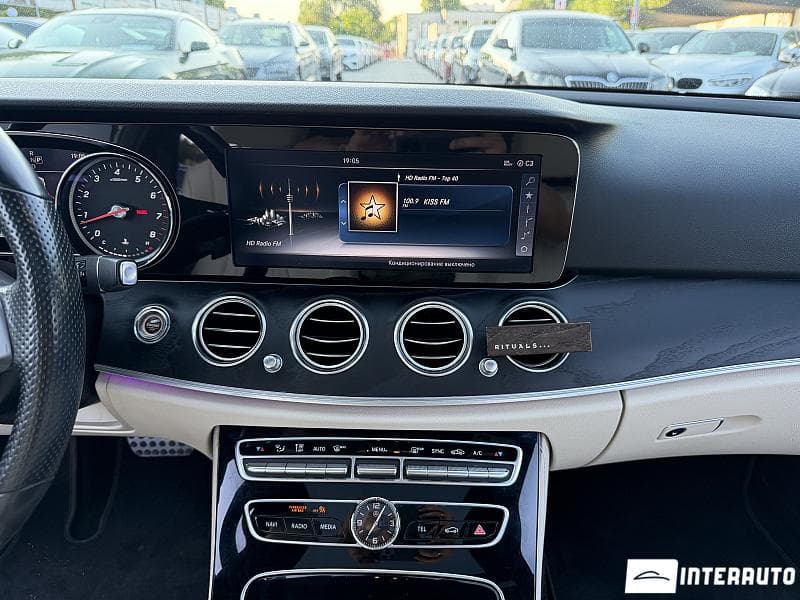 2017 Mercedes E 300 — Miniatură 14