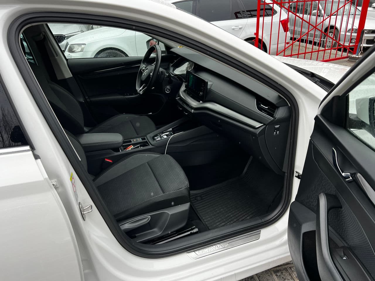 2022 Skoda Octavia — Miniatură 5