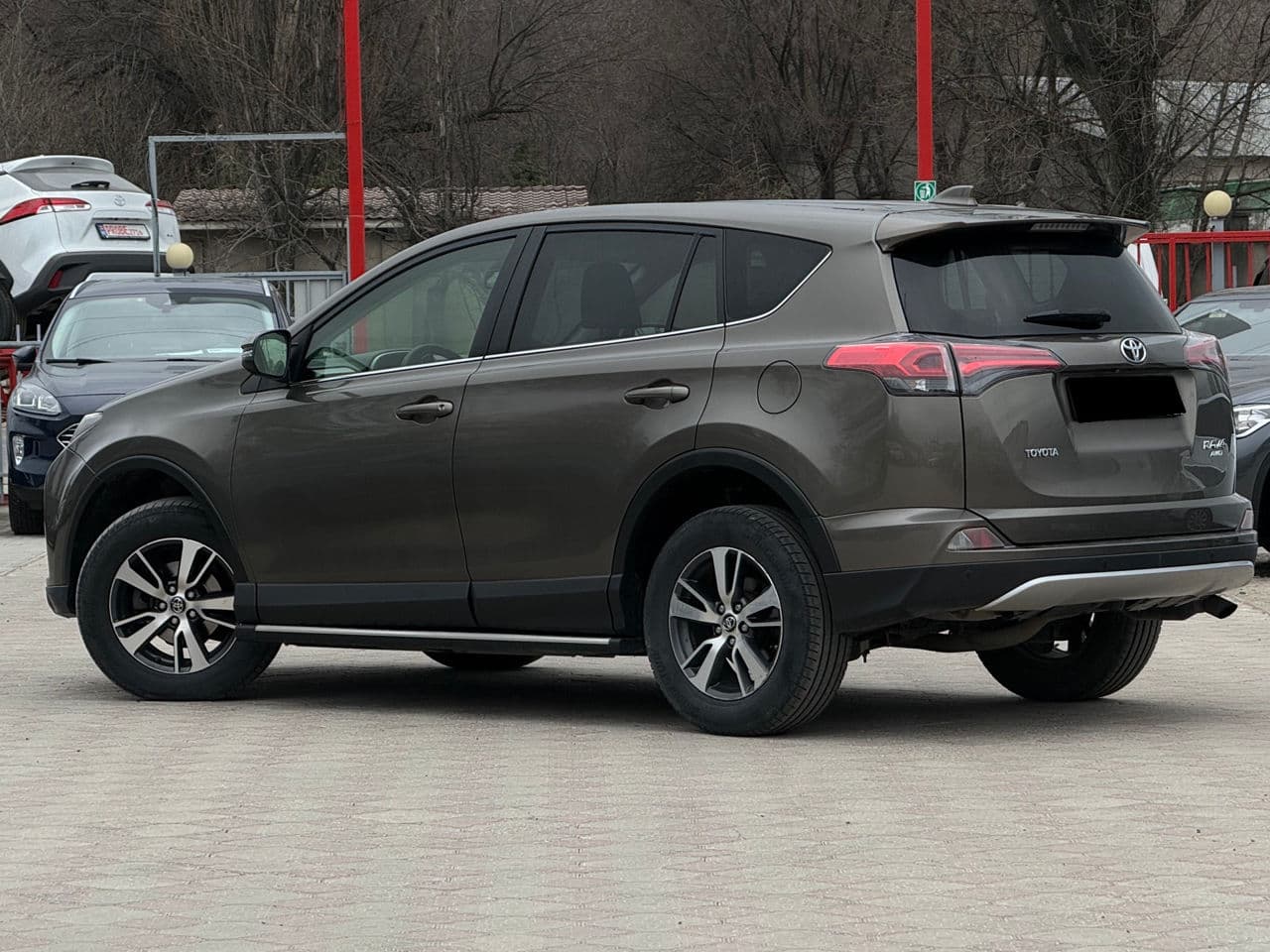 2016 Toyota Rav-4 — Miniatură 3