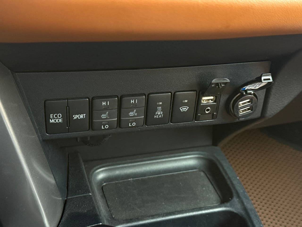 2016 Toyota Rav-4 — Miniatură 16