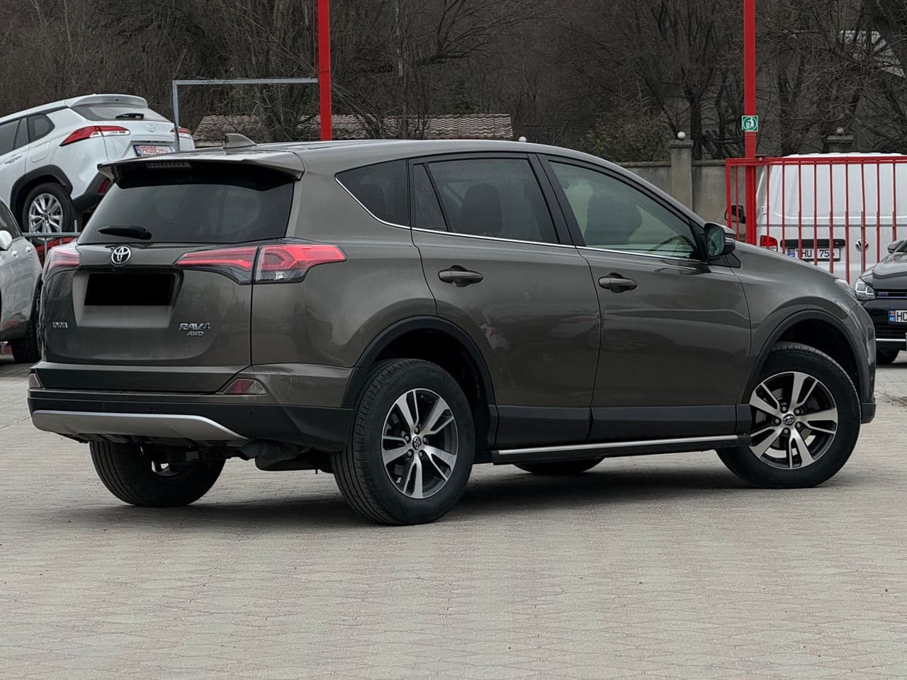 2016 Toyota Rav-4 — Miniatură 2