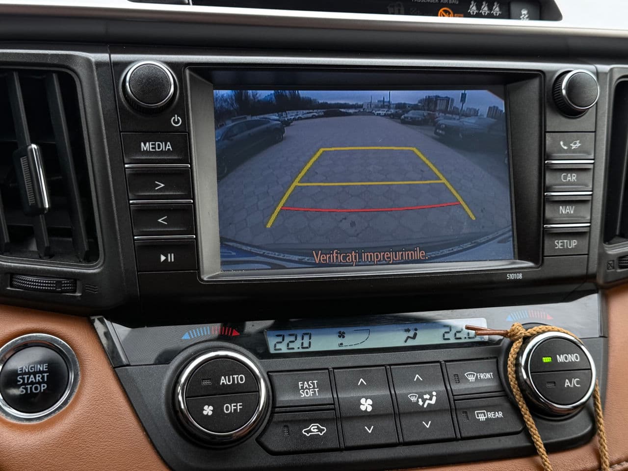 2016 Toyota Rav-4 — Miniatură 15