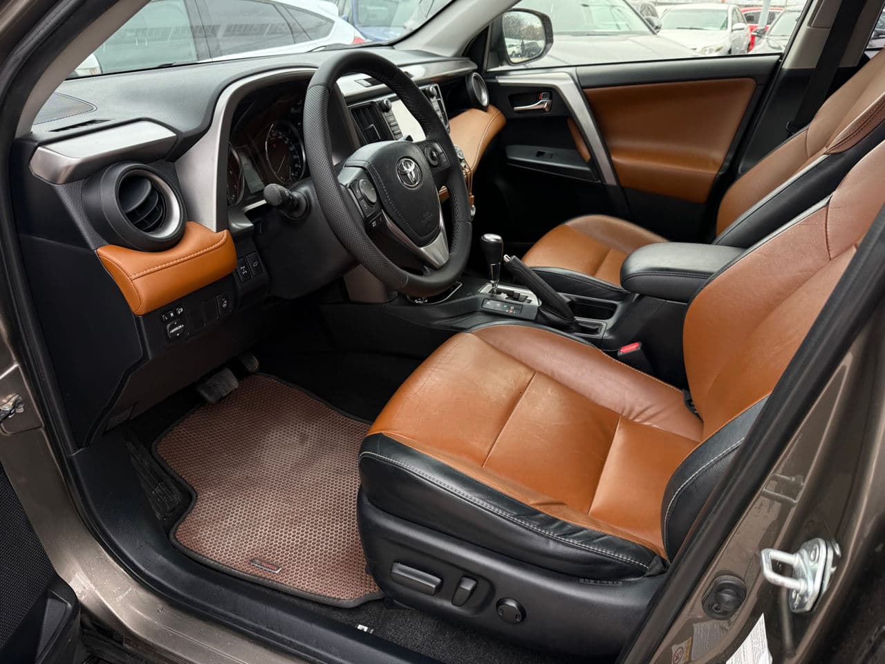 2016 Toyota Rav-4 — Miniatură 5
