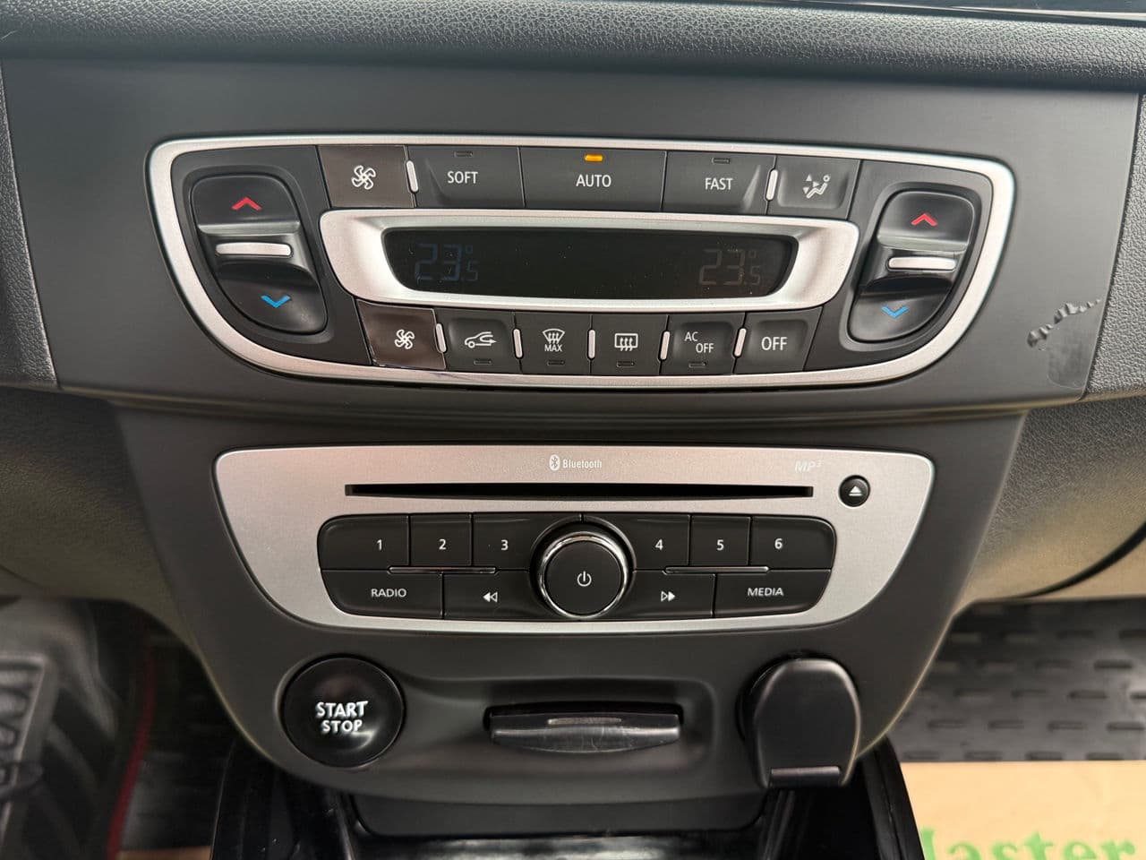 2015 Renault Megane — Miniatură 11