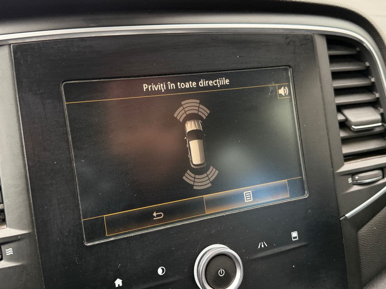 2018 Renault Megane — Miniatură 11