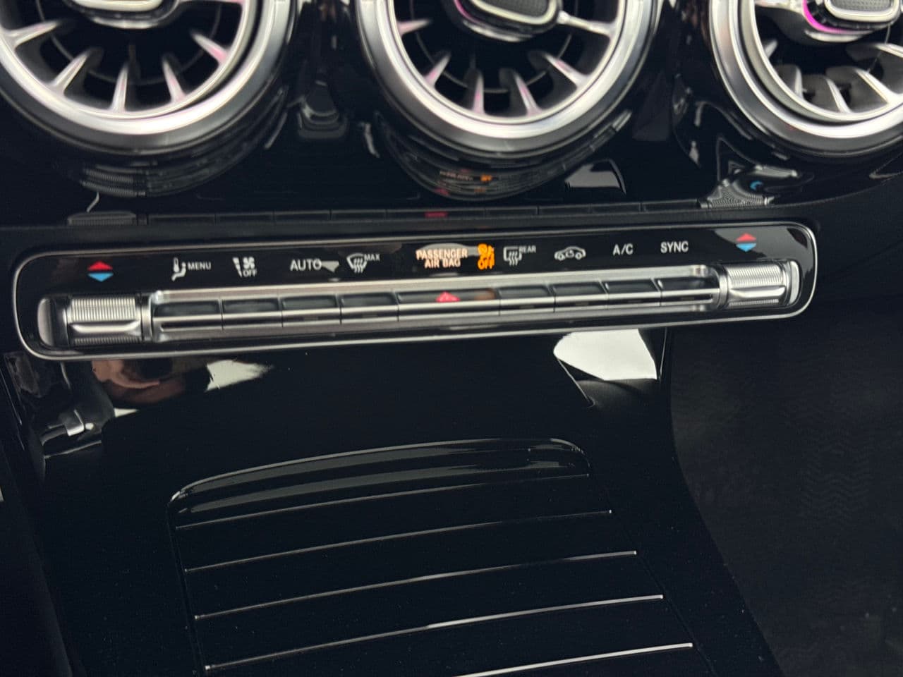 2024 Mercedes CLA 200 — Miniatură 11