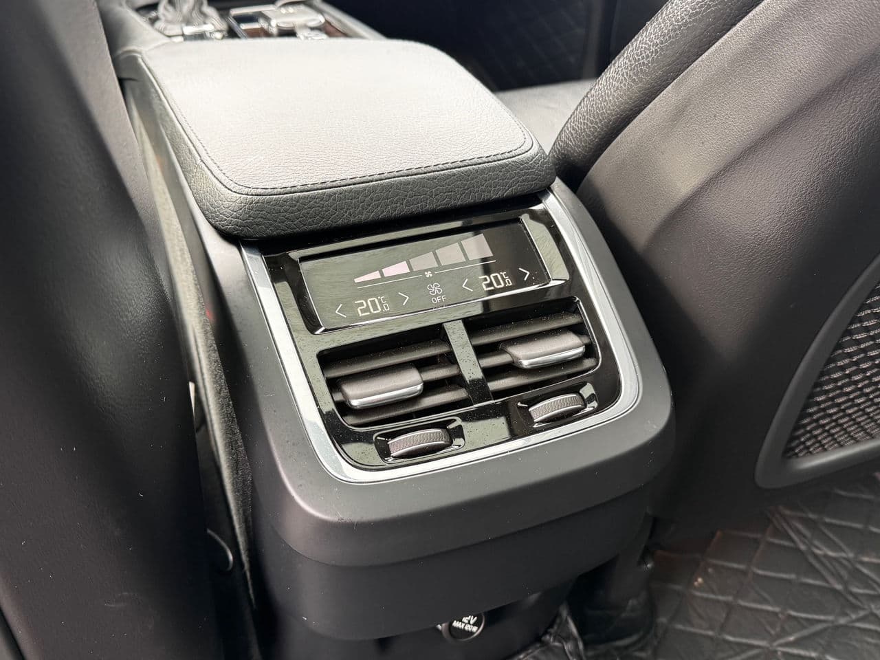 2017 Volvo XC 90 — Miniatură 16
