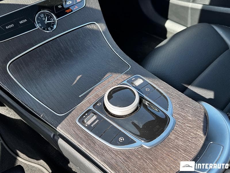 2021 Mercedes C 300 — Miniatură 13