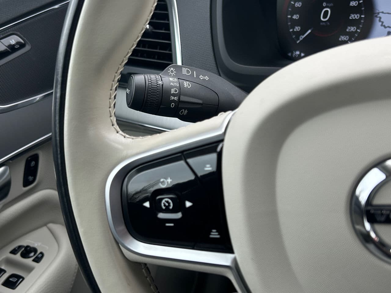 2022 Volvo XC 90 — Miniatură 9