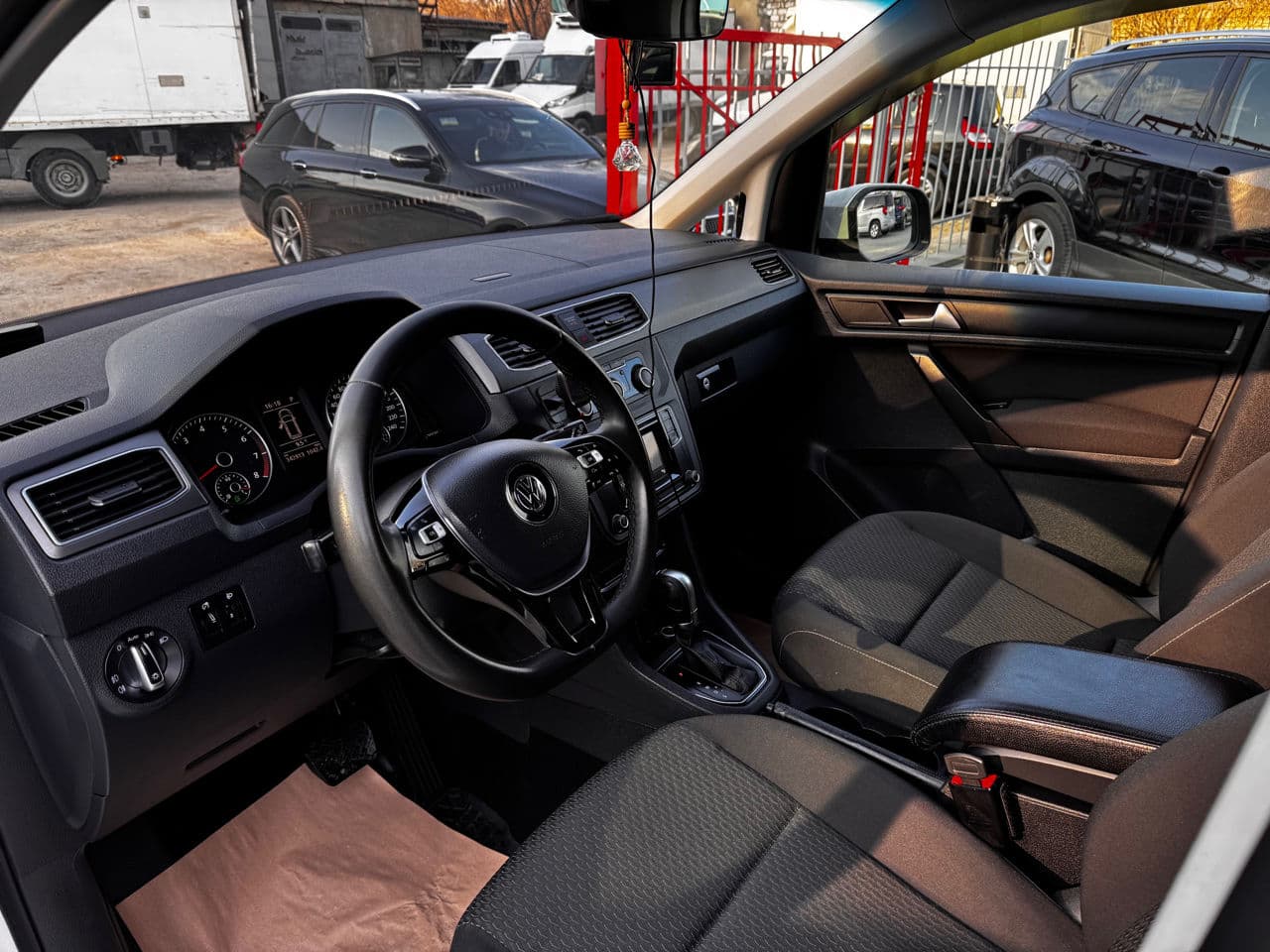 2017 Volkswagen Caddy — Miniatură 5