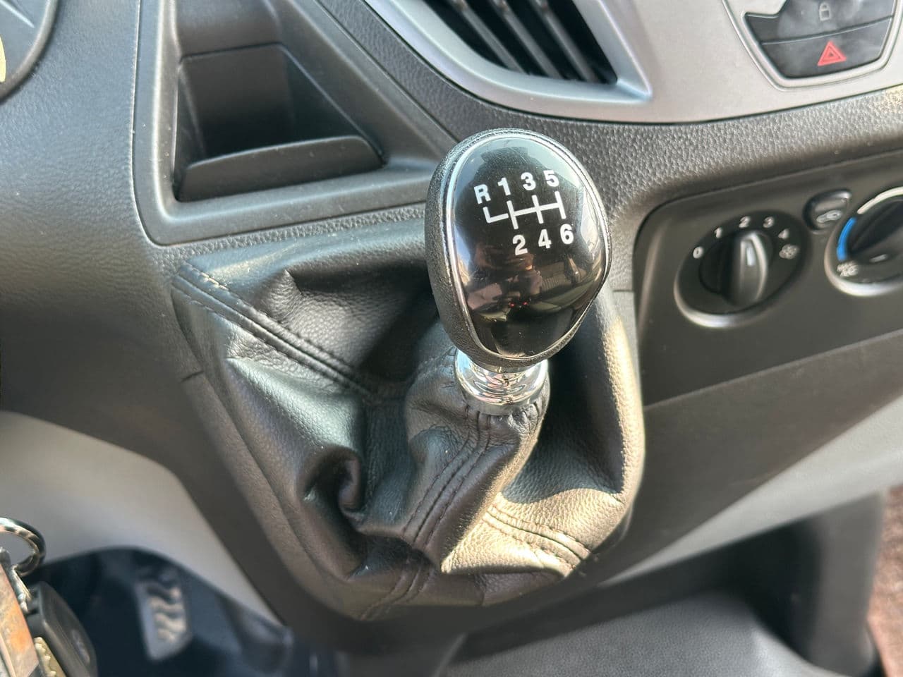 2017 Ford Transit — Miniatură 10