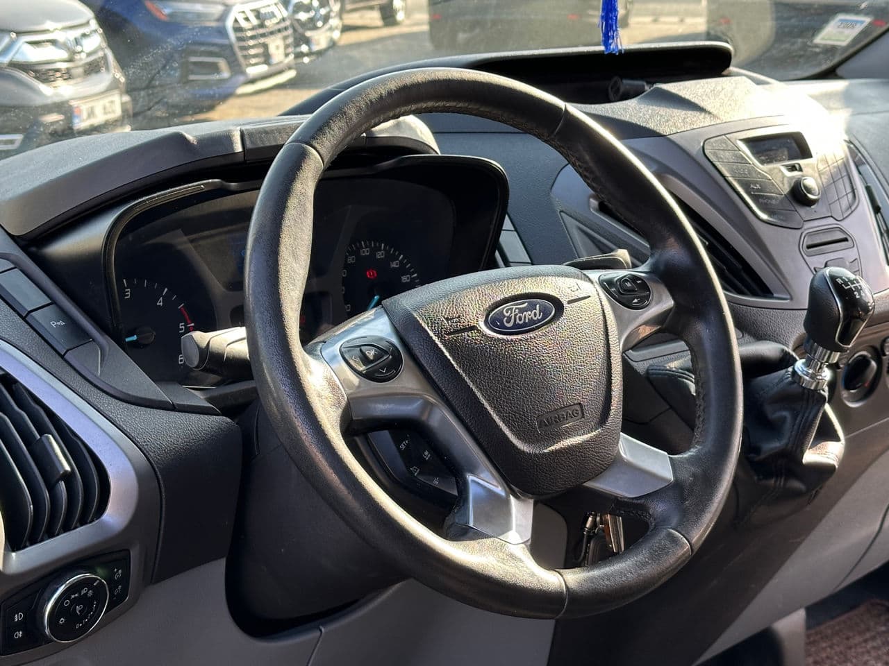 2017 Ford Transit — Miniatură 6