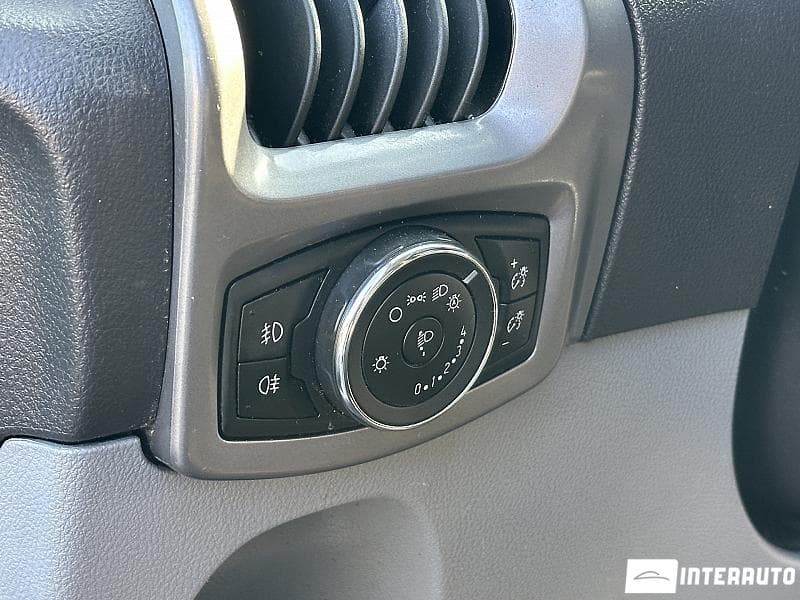 2017 Ford Transit — Miniatură 12