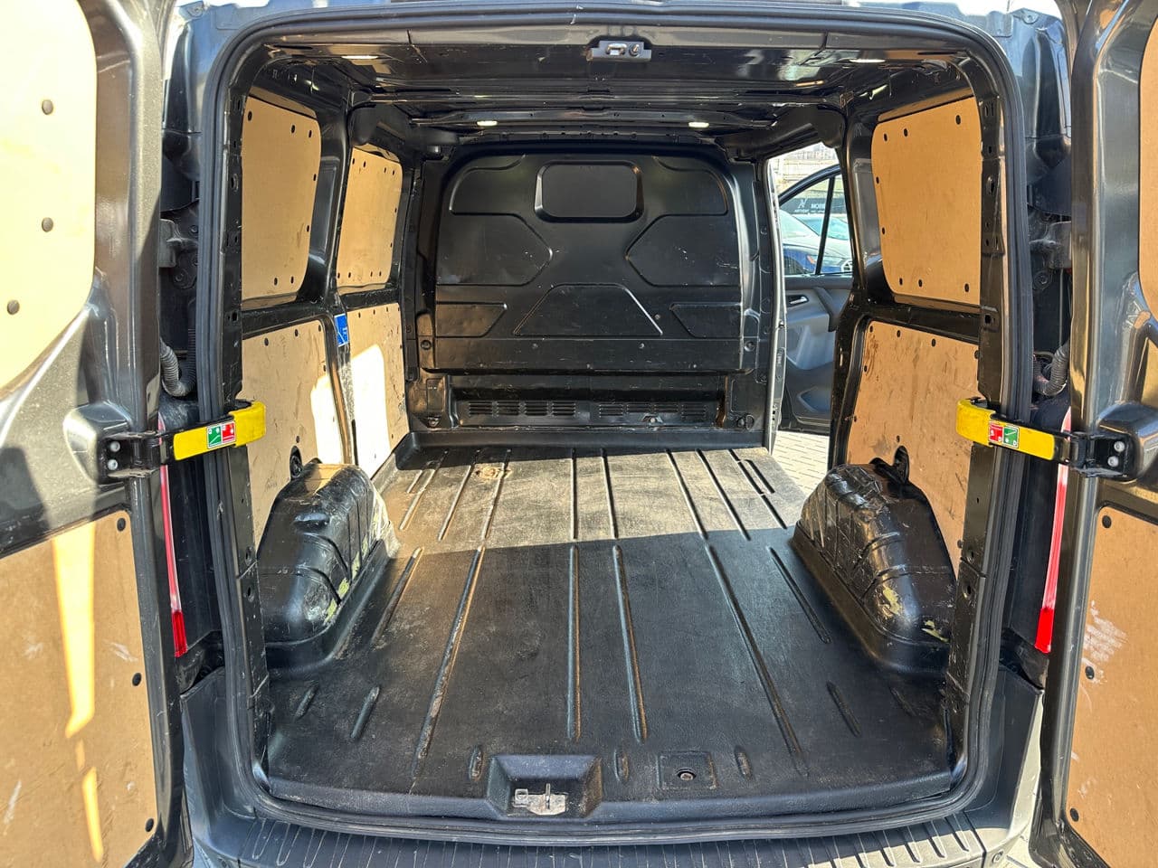 2017 Ford Transit — Miniatură 17