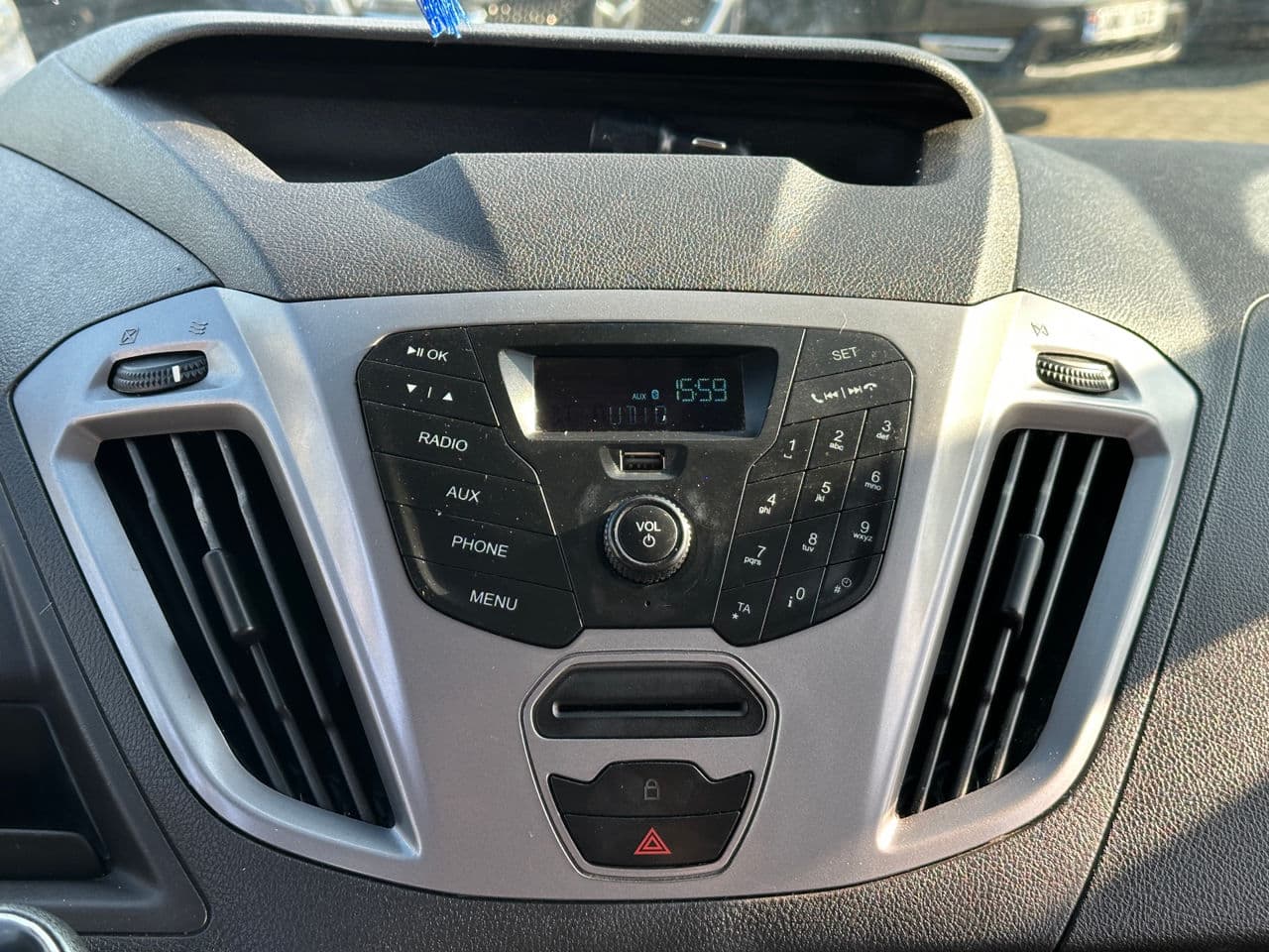 2017 Ford Transit — Miniatură 8