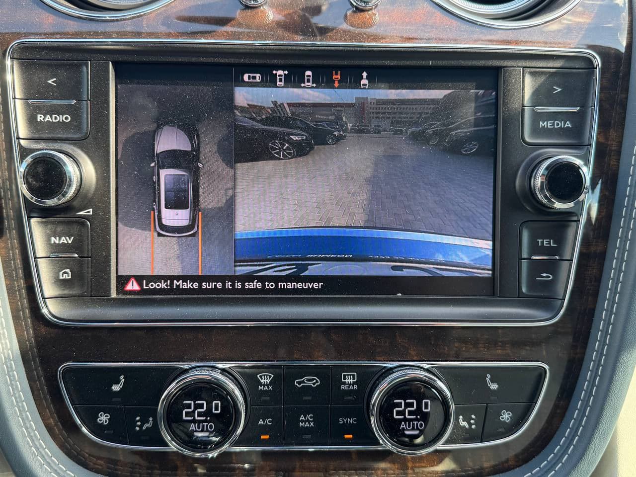 2018 Bentley Bentayga — Miniatură 15