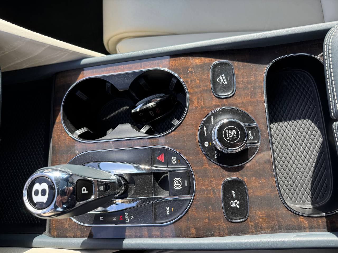 2018 Bentley Bentayga — Miniatură 18