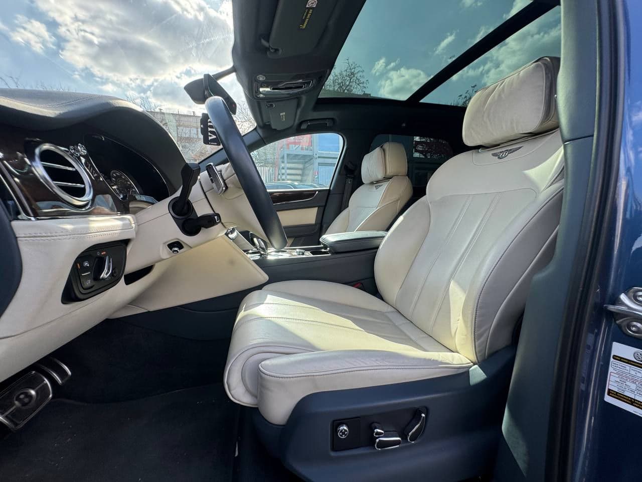 2018 Bentley Bentayga — Miniatură 8
