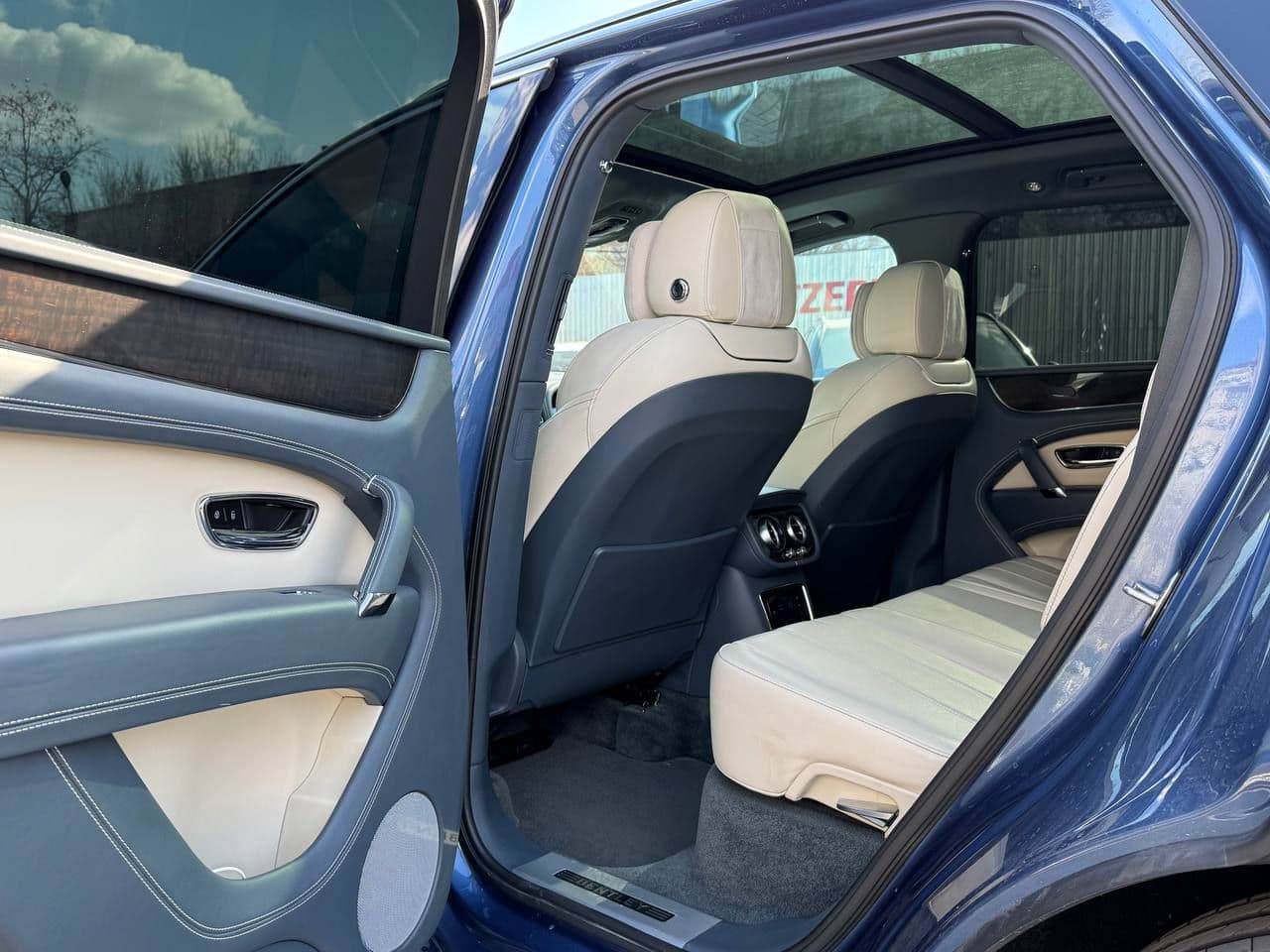2018 Bentley Bentayga — Miniatură 19
