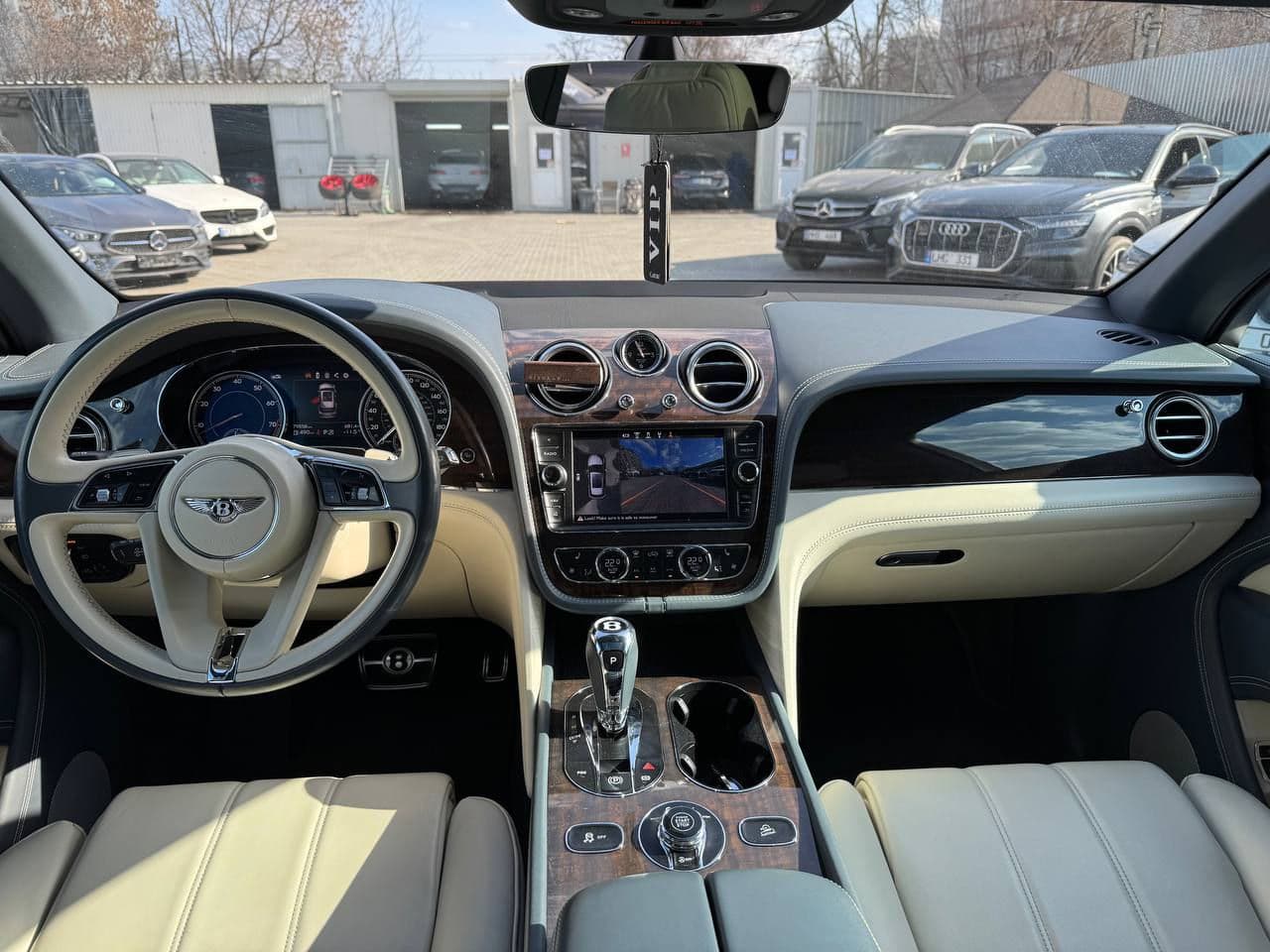 2018 Bentley Bentayga — Miniatură 13