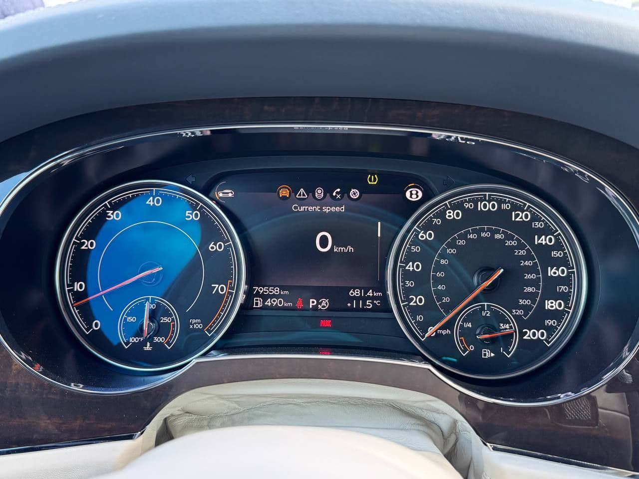 2018 Bentley Bentayga — Miniatură 14