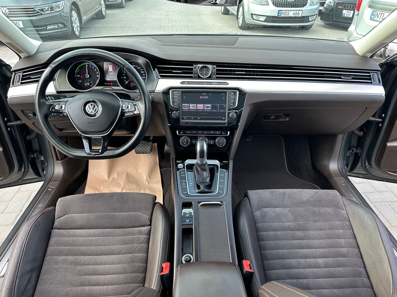 2016 Volkswagen Passat GTE — Miniatură 9