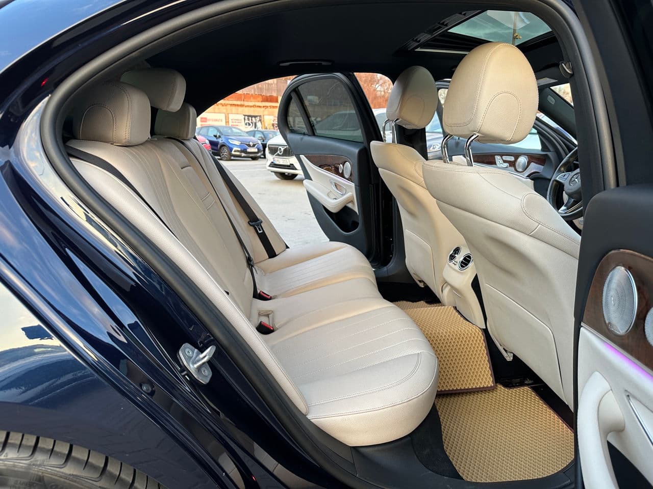 Mercedes E 300 2016 — Миниатюра 14