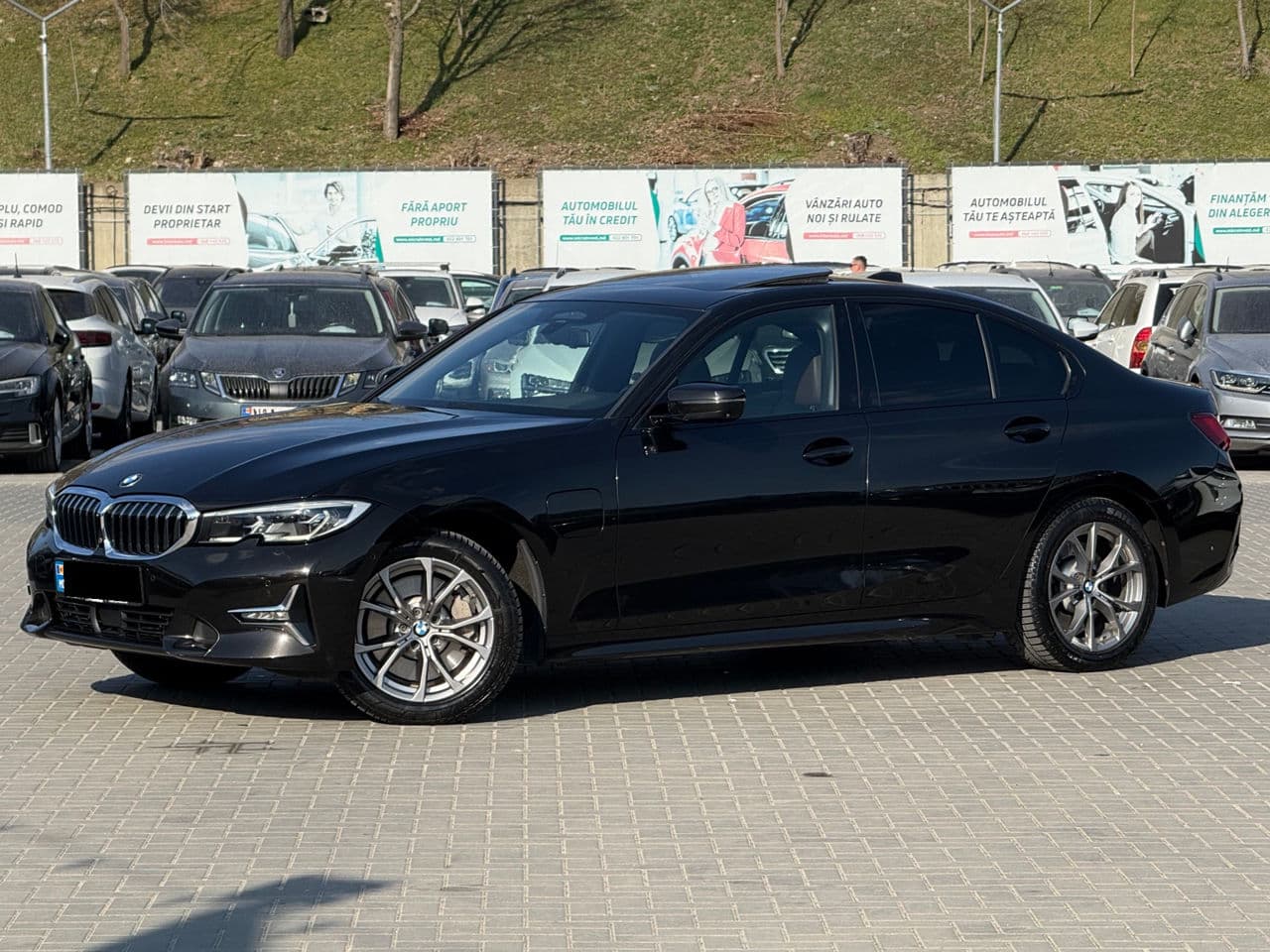 2020 BMW 330E — Miniatură 2