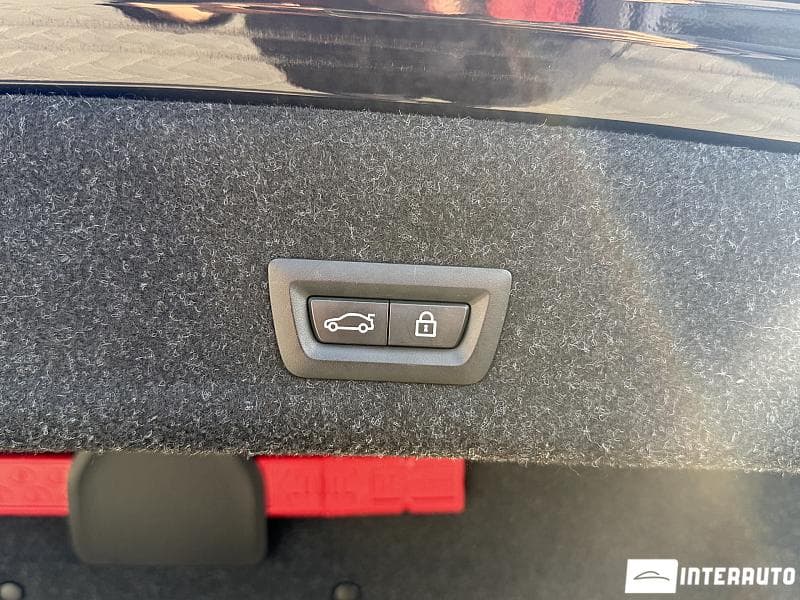 2020 BMW 330E — Miniatură 28