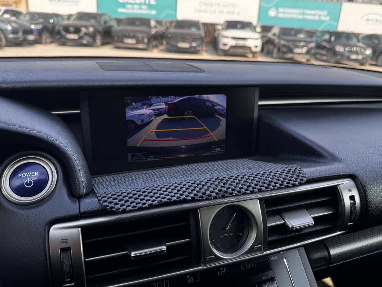 2013 Lexus IS 300h — Miniatură 9