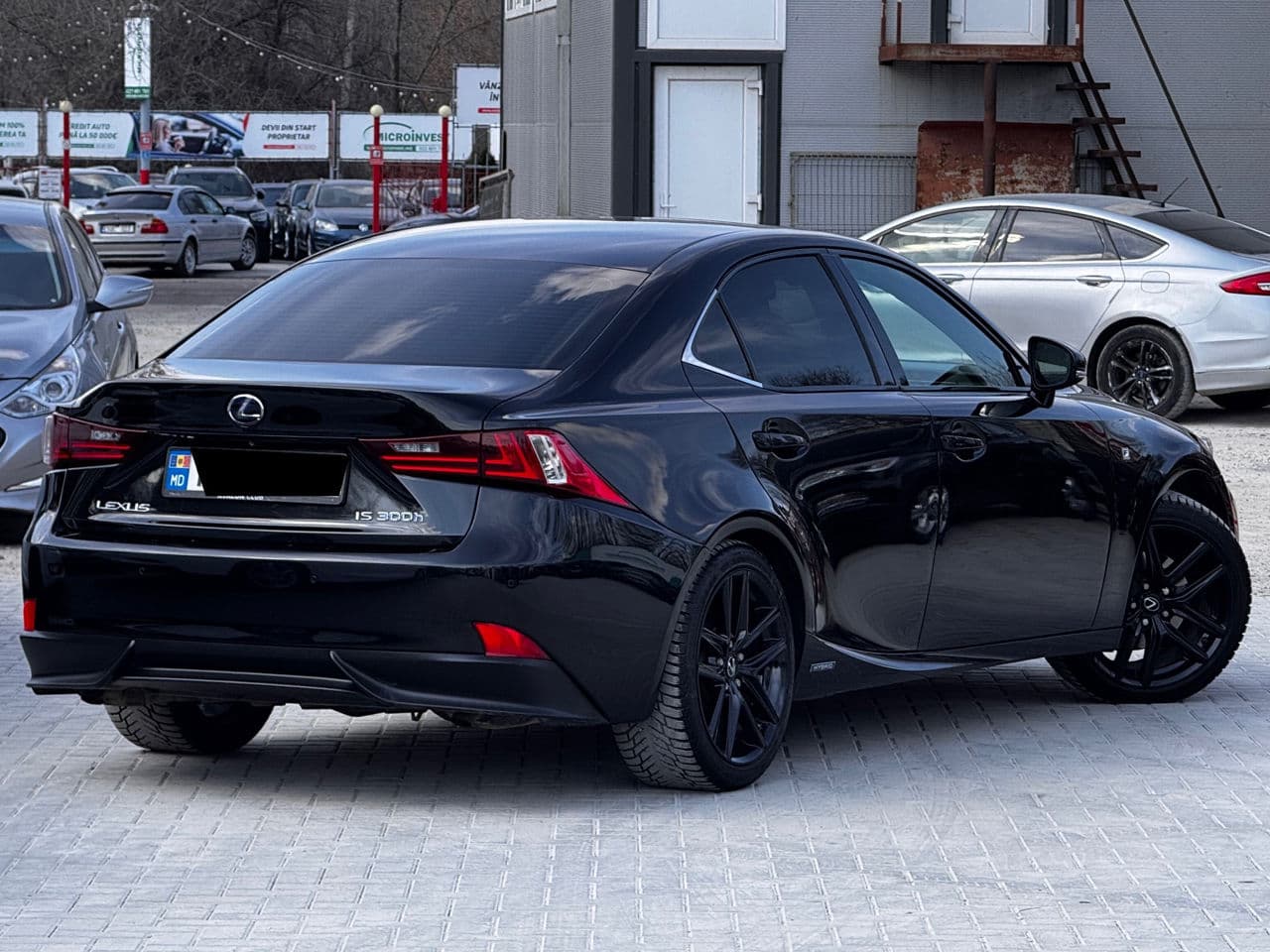 2013 Lexus IS 300h — Miniatură 2