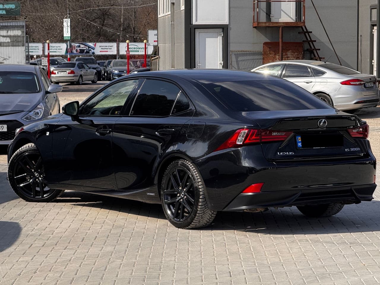 2013 Lexus IS 300h — Miniatură 4