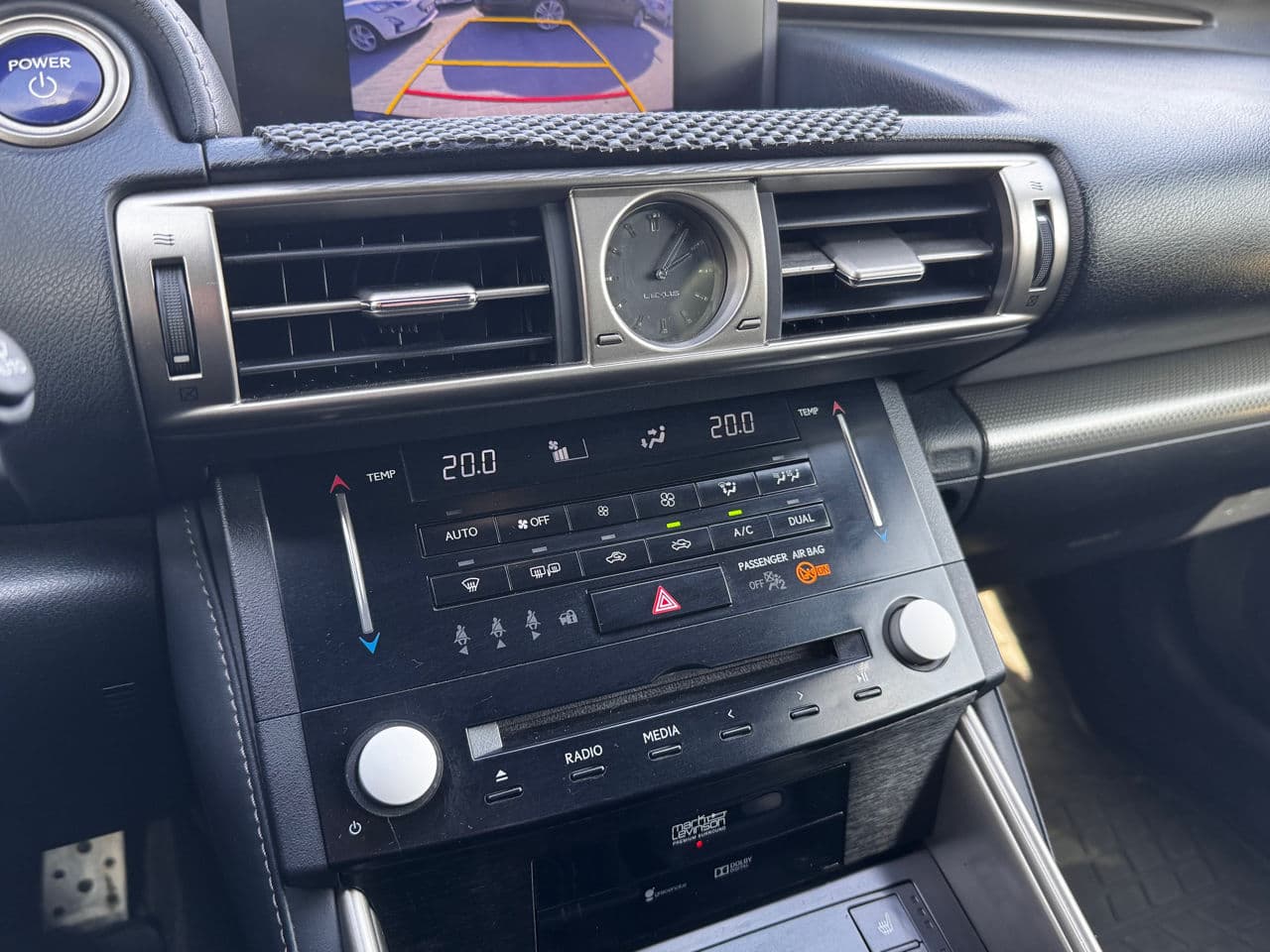 2013 Lexus IS 300h — Miniatură 10