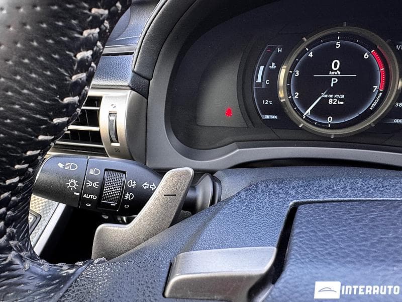 2013 Lexus IS 300h — Miniatură 18