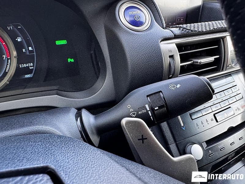 2013 Lexus IS 300h — Miniatură 16