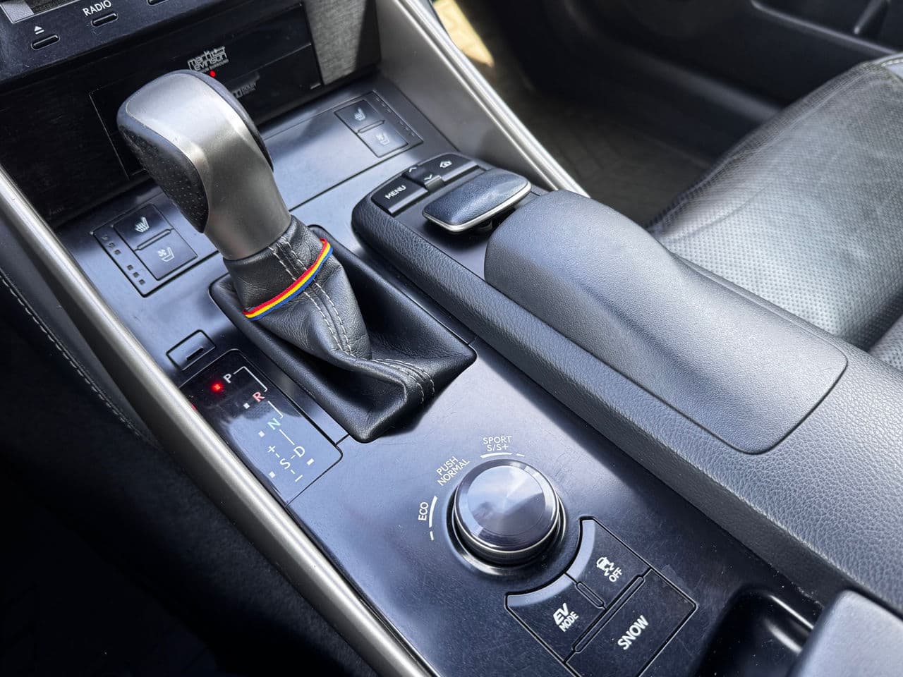 2013 Lexus IS 300h — Miniatură 12