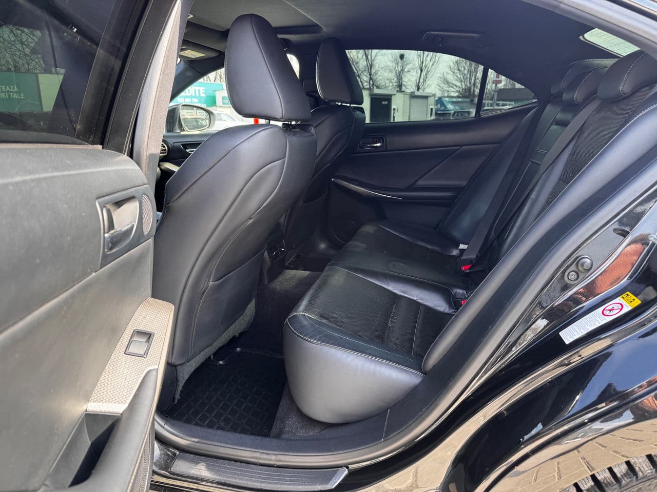 2013 Lexus IS 300h — Miniatură 19