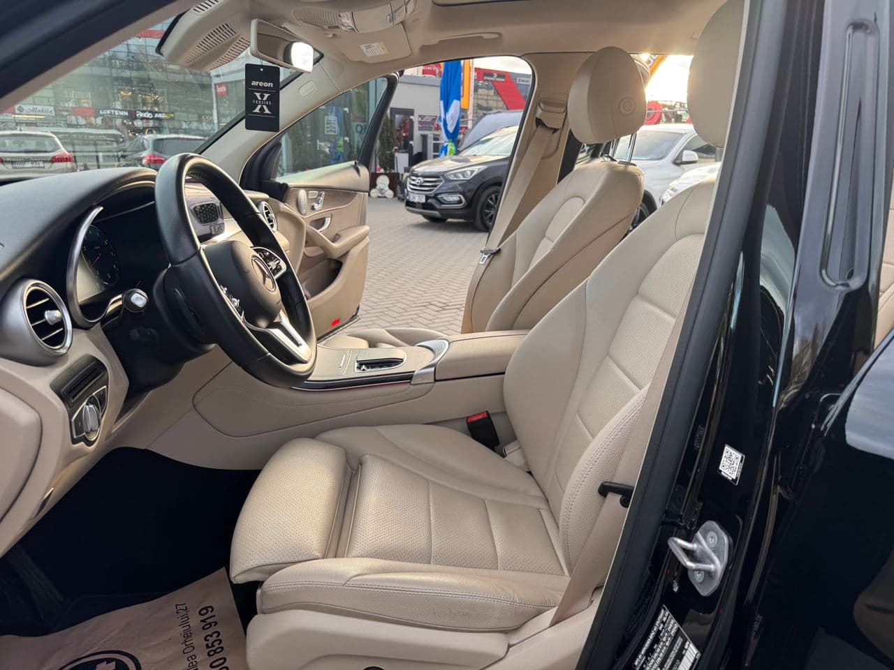 2020 Mercedes GLC 300 — Miniatură 5