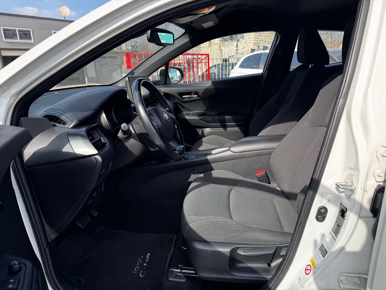 Toyota C-HR 2018 — Миниатюра 7