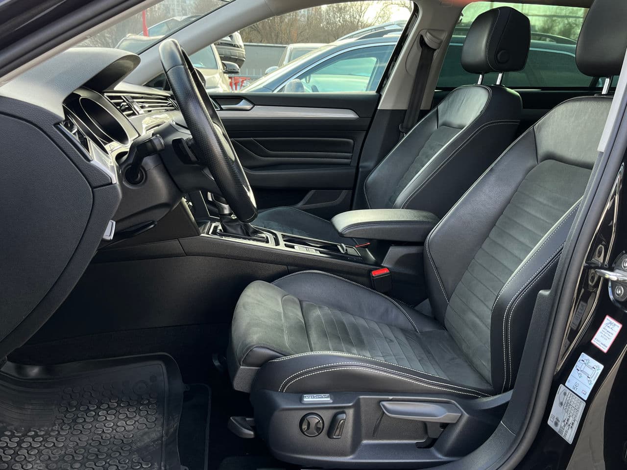 2020 Volkswagen Passat GTE — Miniatură 5