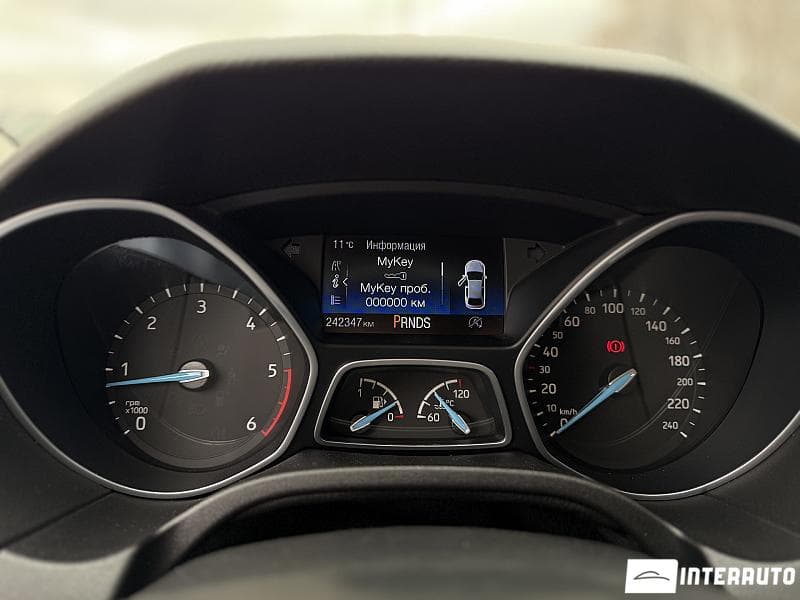2017 Ford Focus — Miniatură 10