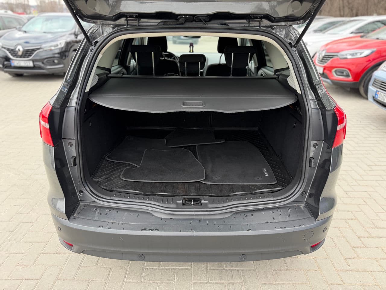 2017 Ford Focus — Miniatură 5