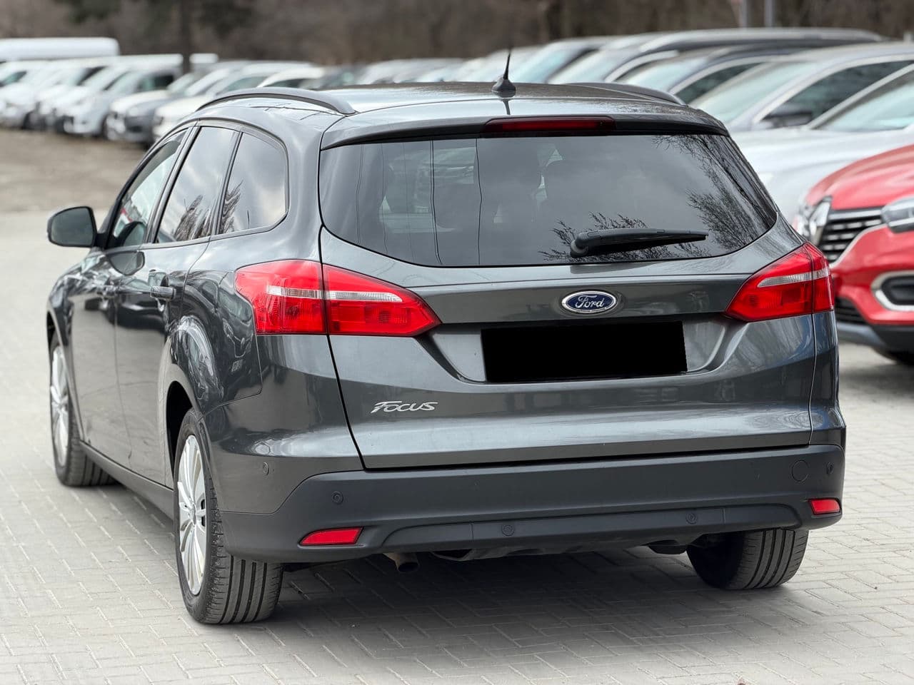 2017 Ford Focus — Miniatură 4