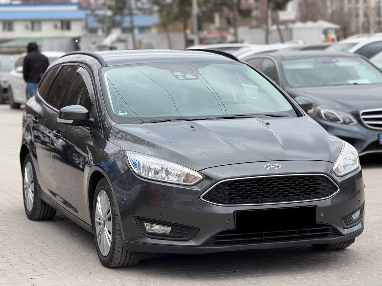2017 Ford Focus — Miniatură 3